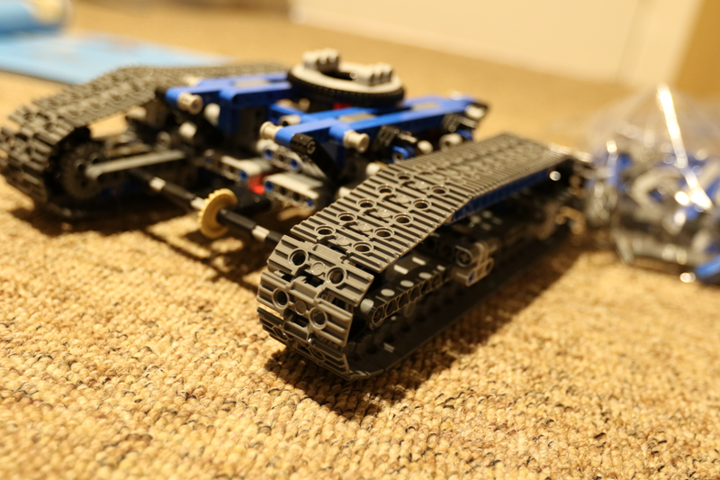 Illustration for article titled Lego Technic Crawler Crane: The Oppo Review